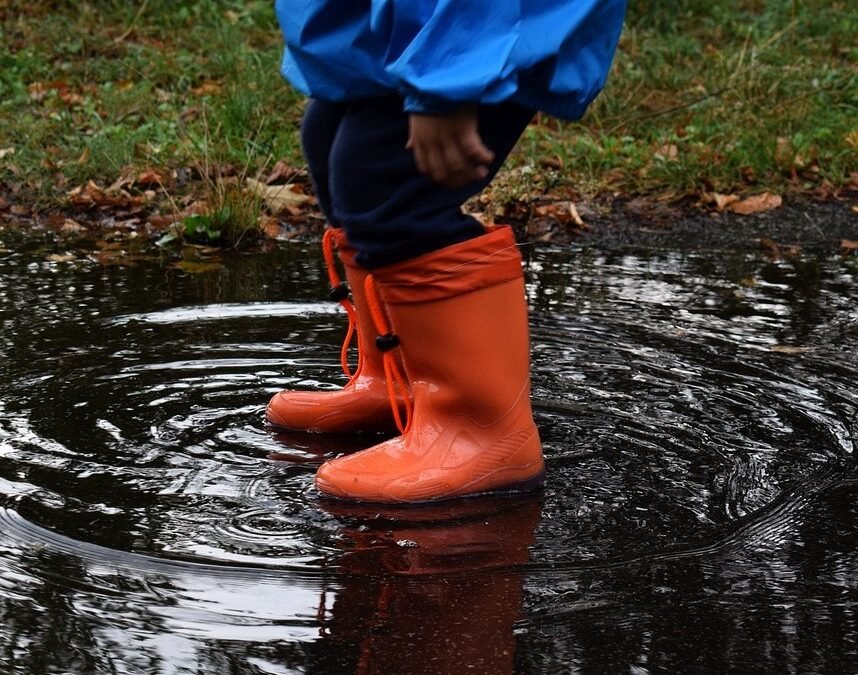 Vodič za roditelje: šta poneti za siguran i udoban boravak u prirodi s decom?
